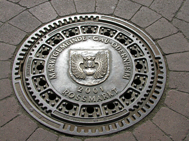 Kanaldeckel mit Stadtwappen